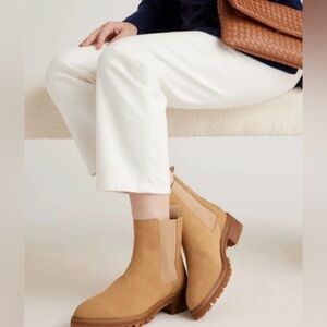 Quince - New Italian Suede Chelsea Boots - Size 6